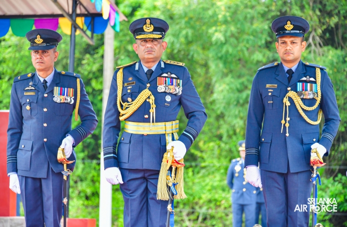 COMMANDER’S INSPECION AT SLAF REGIMENTAL TRAINING CENTRE AMPARA