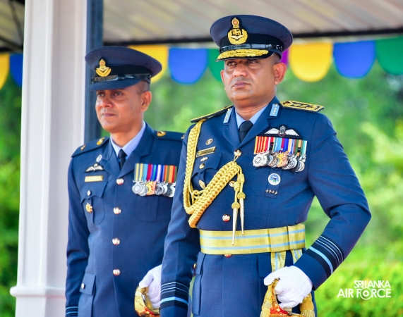 COMMANDER’S INSPECION AT SLAF REGIMENTAL TRAINING CENTRE AMPARA