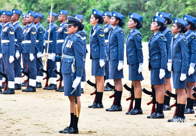 COMMANDER’S INSPECION AT SLAF REGIMENTAL TRAINING CENTRE AMPARA