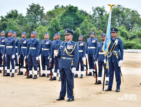 COMMANDER’S INSPECION AT SLAF REGIMENTAL TRAINING CENTRE AMPARA