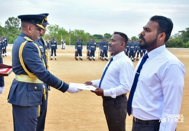 COMMANDER’S INSPECION AT SLAF REGIMENTAL TRAINING CENTRE AMPARA
