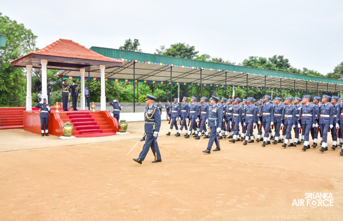COMMANDER’S INSPECION AT SLAF REGIMENTAL TRAINING CENTRE AMPARA