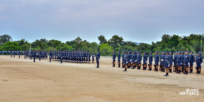 COMMANDER’S INSPECION AT SLAF REGIMENTAL TRAINING CENTRE AMPARA
