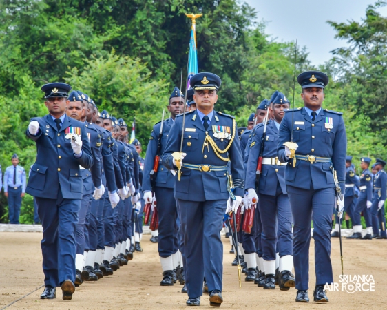COMMANDER’S INSPECION AT SLAF REGIMENTAL TRAINING CENTRE AMPARA