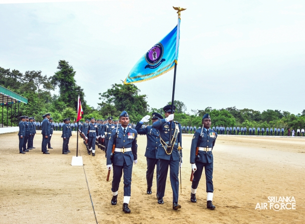 COMMANDER’S INSPECION AT SLAF REGIMENTAL TRAINING CENTRE AMPARA