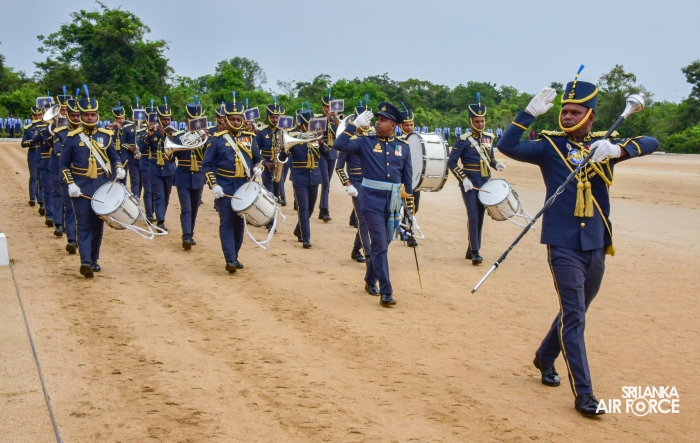 COMMANDER’S INSPECION AT SLAF REGIMENTAL TRAINING CENTRE AMPARA