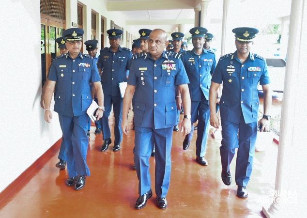 COMMANDER’S INSPECION AT SLAF REGIMENTAL TRAINING CENTRE AMPARA