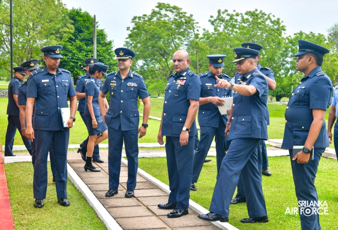 COMMANDER’S INSPECION AT SLAF REGIMENTAL TRAINING CENTRE AMPARA