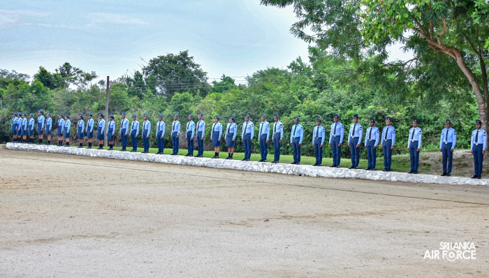 COMMANDER’S INSPECION AT SLAF REGIMENTAL TRAINING CENTRE AMPARA