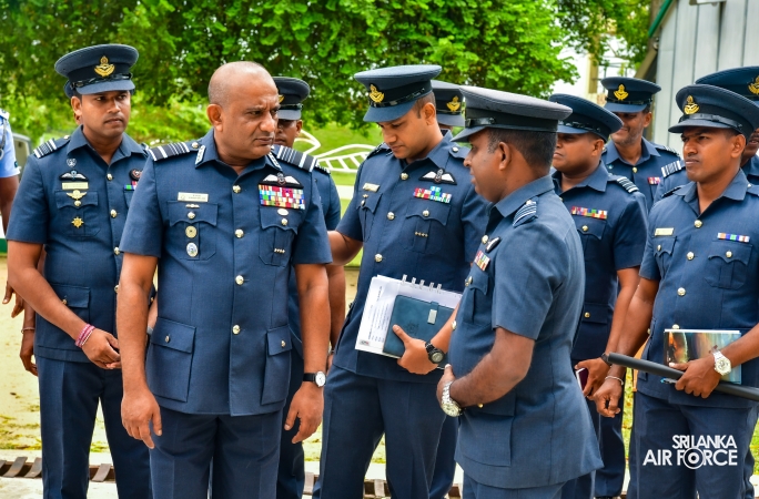 COMMANDER’S INSPECION AT SLAF REGIMENTAL TRAINING CENTRE AMPARA