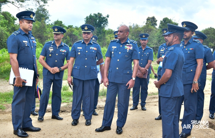 COMMANDER’S INSPECION AT SLAF REGIMENTAL TRAINING CENTRE AMPARA