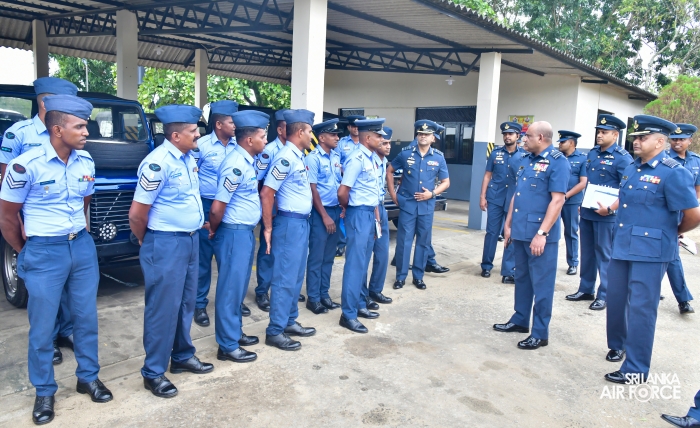 COMMANDER’S INSPECION AT SLAF REGIMENTAL TRAINING CENTRE AMPARA