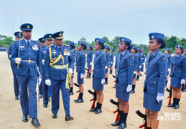 COMMANDER’S INSPECION AT SLAF REGIMENTAL TRAINING CENTRE AMPARA