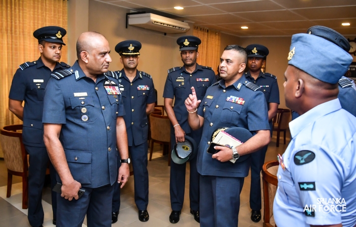 COMMANDER’S INSPECION AT SLAF REGIMENTAL TRAINING CENTRE AMPARA