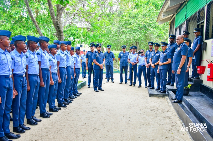 COMMANDER’S INSPECION AT SLAF REGIMENTAL TRAINING CENTRE AMPARA