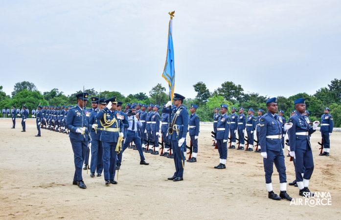 COMMANDER’S INSPECION AT SLAF REGIMENTAL TRAINING CENTRE AMPARA
