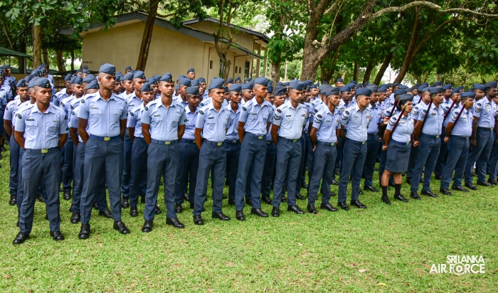 COMMANDER’S INSPECION AT SLAF REGIMENTAL TRAINING CENTRE AMPARA