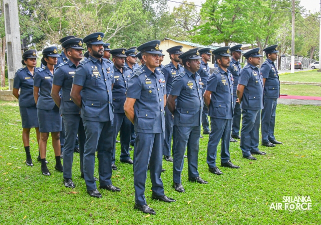 COMMANDER’S INSPECION AT SLAF REGIMENTAL TRAINING CENTRE AMPARA