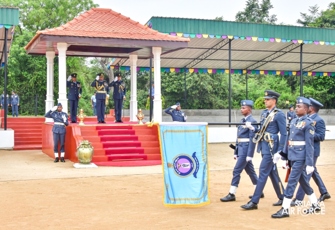 COMMANDER’S INSPECION AT SLAF REGIMENTAL TRAINING CENTRE AMPARA