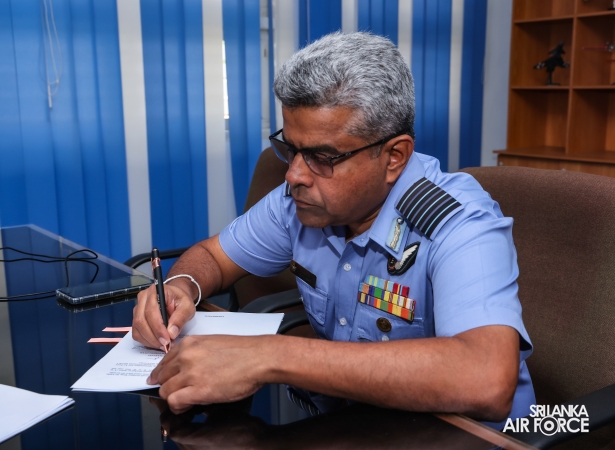 CHANGE OF
COMMAND AT AIRCRAFT OVERHAUL WING SLAF BASE KATUNAYAKE
