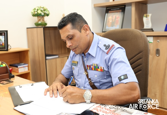 NEW COMMAND MASTER WARRANT OFFICER TAKES OVER DUTIES