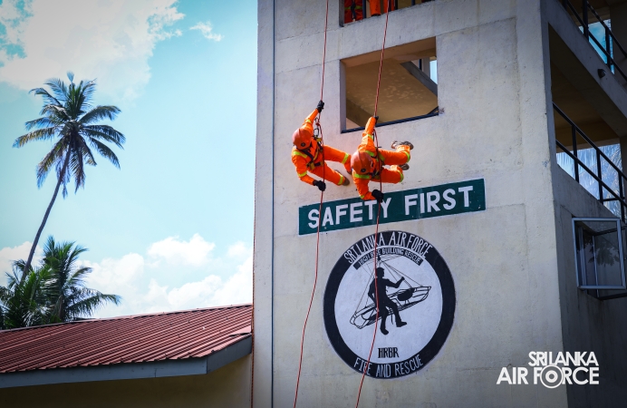 US DELEGATION OBSERVES FIRE AND RESCUE TRAINING AT SLAF KATUNAYAKE