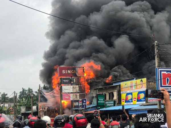SLAF ASSISTS IN EXTINGUISHING FIRE AT SINGER SHOWROOM IN VAVUNIYA