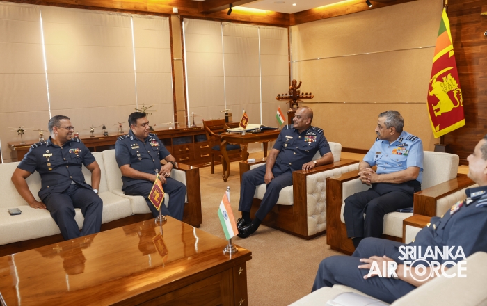 CHIEF OF
INTEGRATED DEFENCE STAFF TO THE CHAIRMAN CHIEFS OF STAFF COMMITTEE CALLS
ON THE COMMANDER