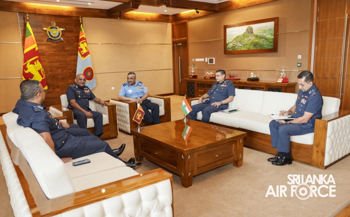 CHIEF OF
INTEGRATED DEFENCE STAFF TO THE CHAIRMAN CHIEFS OF STAFF COMMITTEE CALLS
ON THE COMMANDER