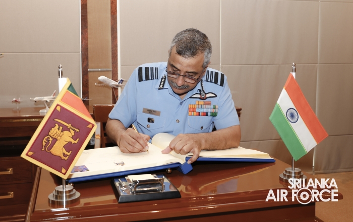 CHIEF OF
INTEGRATED DEFENCE STAFF TO THE CHAIRMAN CHIEFS OF STAFF COMMITTEE CALLS
ON THE COMMANDER