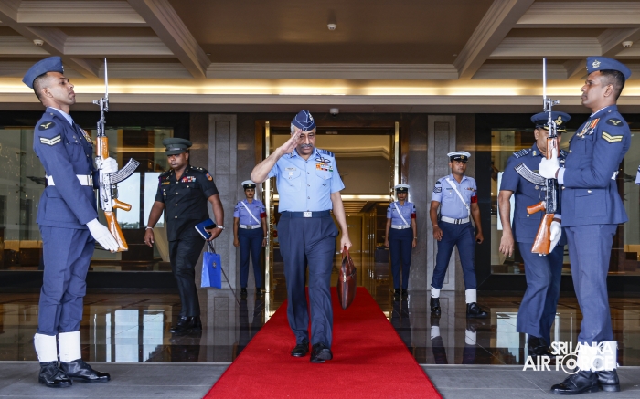 CHIEF OF
INTEGRATED DEFENCE STAFF TO THE CHAIRMAN CHIEFS OF STAFF COMMITTEE CALLS
ON THE COMMANDER