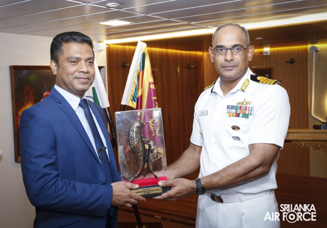 COMMANDER OF THE AIR FORCE VISITS INDIAN AIRCRAFT CARRIER INS VIKRANT