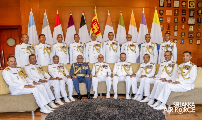 SLAF COMMANDER CALLS ON THE COMMANDER OF THE NAVY