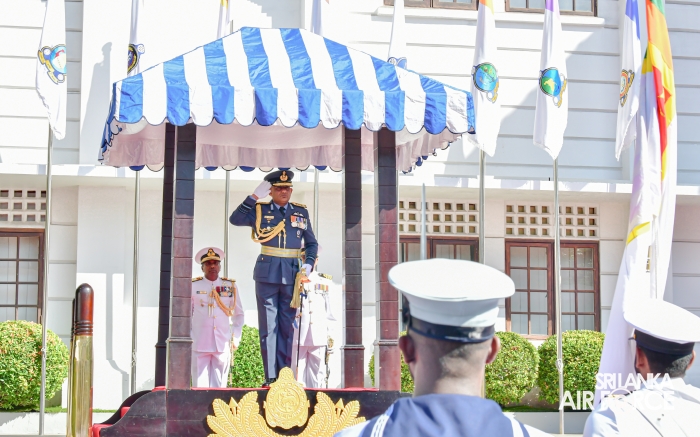 SLAF COMMANDER CALLS ON THE COMMANDER OF THE NAVY