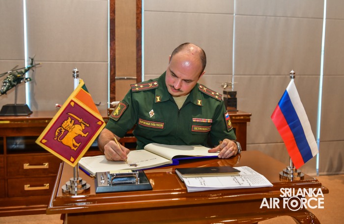 MILITARY, AIR AND NAVAL ATTACHÉ OF THE EMBASSY OF THE RUSSIAN CALLS ON THE COMMANDER