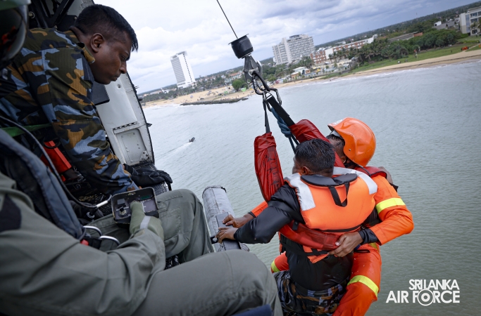 SLAF FIRE AND RESCUE SERVICE CONDUCTS SERT AIR-SEA RESCUE HELICOPTER TRAINING