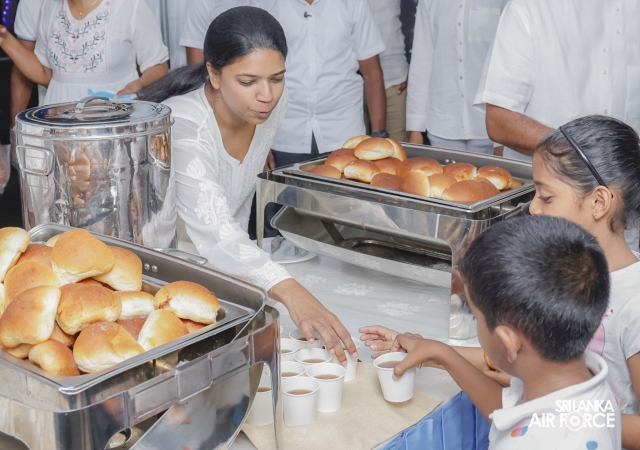 SINI SAMBOL BUN AND GINGER PLAIN TEA DANSELA ORGANIZED BY SLAF SEVA VANITHA UNIT