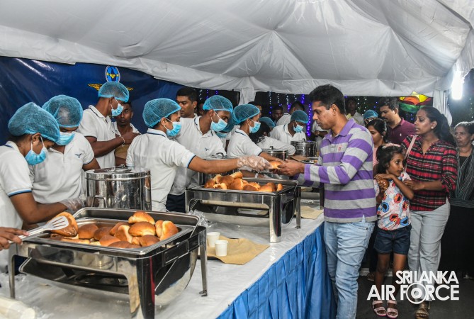 SINI SAMBOL BUN AND GINGER PLAIN TEA DANSELA ORGANIZED BY SLAF SEVA VANITHA UNIT