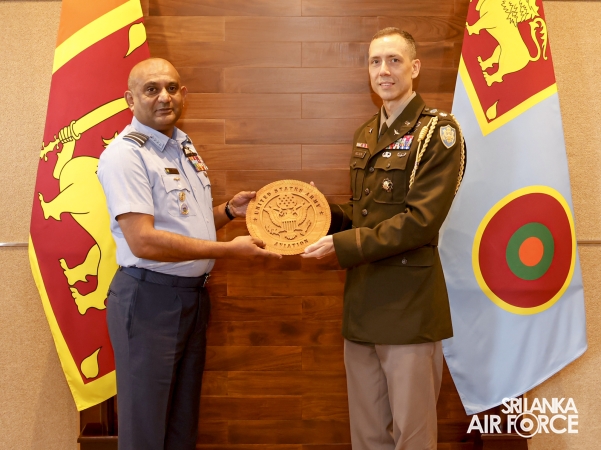 OUTGOING
DEFENCE ATTACHÉ AT THE EMBASSY OF UNITED STATES OF AMERICA IN SRI LANKA
CALLS ON THE COMMANDER