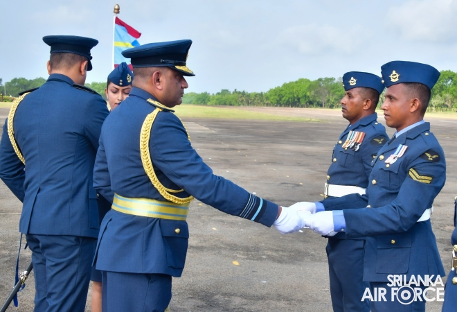 ANNUAL
COMMANDER'S INSPECTION AT SLAF BASE VAVUNIYA