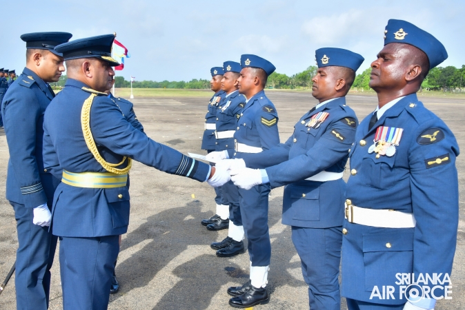 ANNUAL
COMMANDER'S INSPECTION AT SLAF BASE VAVUNIYA
