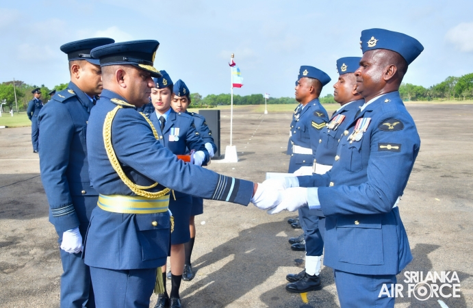 ANNUAL
COMMANDER'S INSPECTION AT SLAF BASE VAVUNIYA