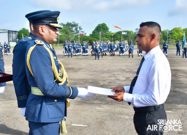 ANNUAL
COMMANDER'S INSPECTION AT SLAF BASE VAVUNIYA