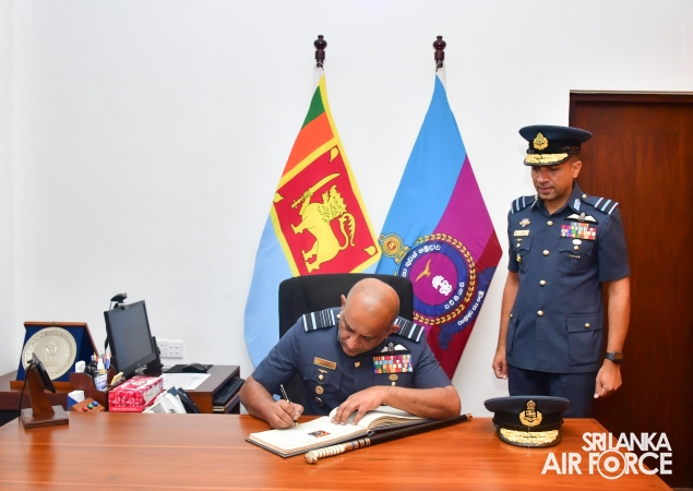 ANNUAL
COMMANDER'S INSPECTION AT SLAF BASE VAVUNIYA