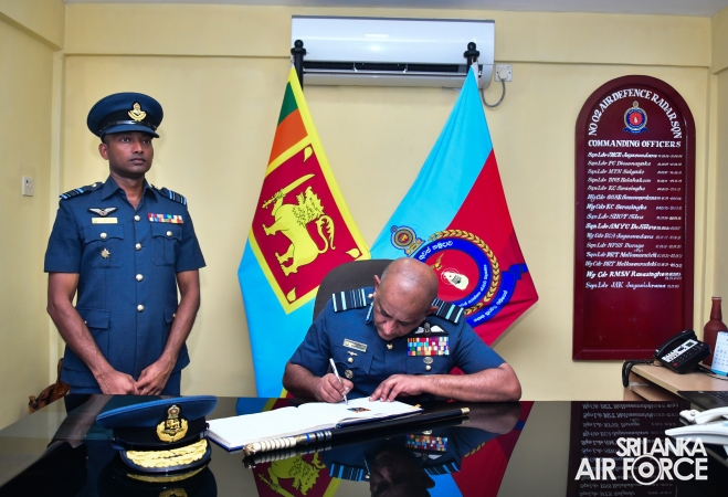 ANNUAL
COMMANDER'S INSPECTION AT SLAF BASE VAVUNIYA