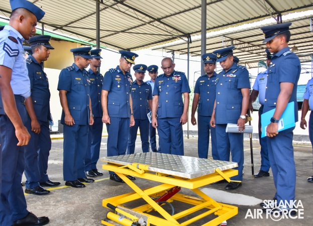 ANNUAL
COMMANDER'S INSPECTION AT SLAF BASE VAVUNIYA