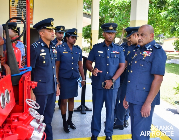 ANNUAL
COMMANDER'S INSPECTION AT SLAF BASE VAVUNIYA
