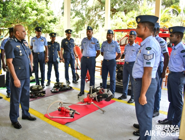 ANNUAL
COMMANDER'S INSPECTION AT SLAF BASE VAVUNIYA