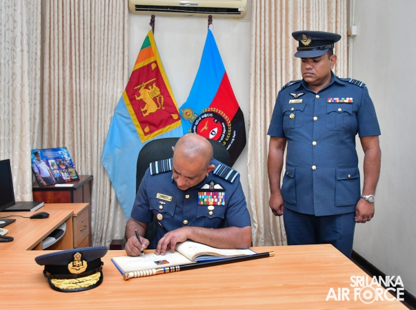 ANNUAL
COMMANDER'S INSPECTION AT SLAF BASE VAVUNIYA