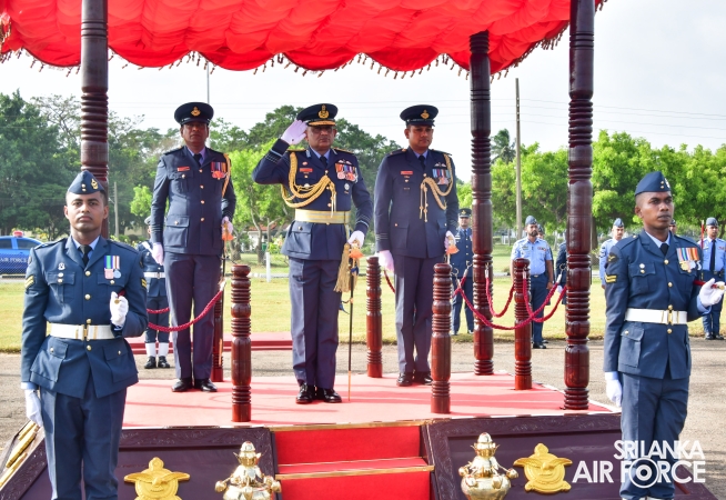 ANNUAL
COMMANDER'S INSPECTION AT SLAF BASE VAVUNIYA